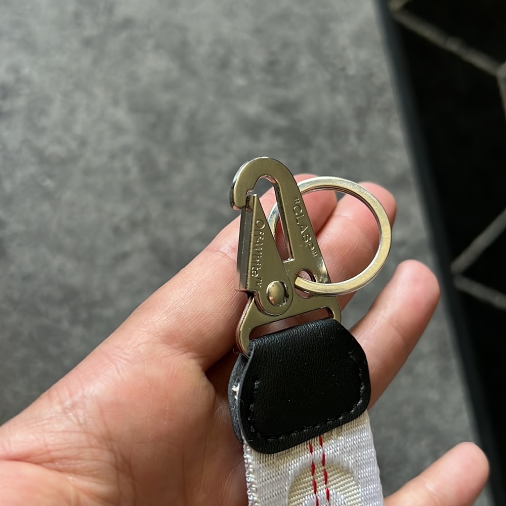 Off White Key Chain Tag - Picture 2 of 3